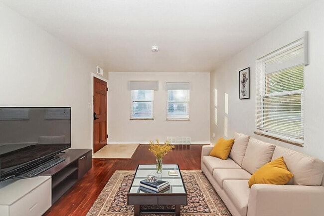 20231 Crystal Ave in Euclid, OH - Building Photo - Building Photo