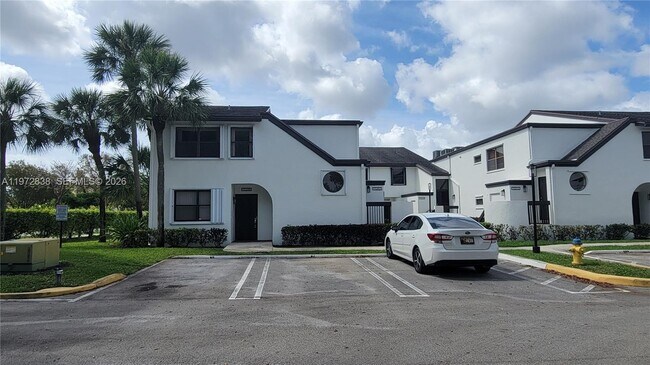 11202 Taft St in Pembroke Pines, FL - Building Photo - Building Photo