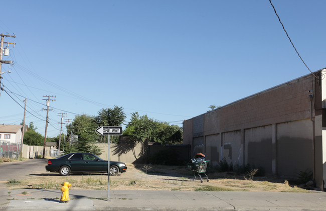 215 H St in Modesto, CA - Building Photo - Building Photo