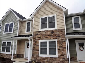 467 Leslie Ct in Rockingham, VA - Building Photo