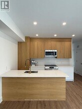 886 Byron Ave in Ottawa, ON - Building Photo - Building Photo