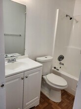 5156 NE 6th Ave in Oakland Park, FL - Foto de edificio - Building Photo