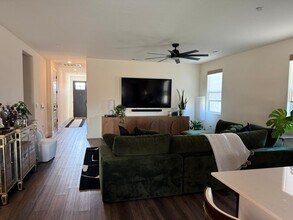 7808 Savannah Height Ave in Bakersfield, CA - Building Photo - Building Photo