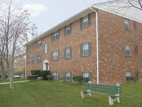 Stonehurst Garden in Newport, DE - Foto de edificio - Building Photo