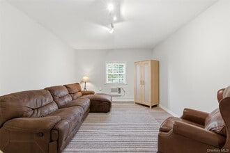 120 Greenlawn Rd in Huntington, NY - Building Photo - Building Photo