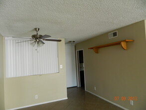6979 Palm Ct, Unit 216E in Riverside, CA - Foto de edificio - Building Photo