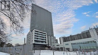 5858 Yonge St in Toronto, ON - Building Photo