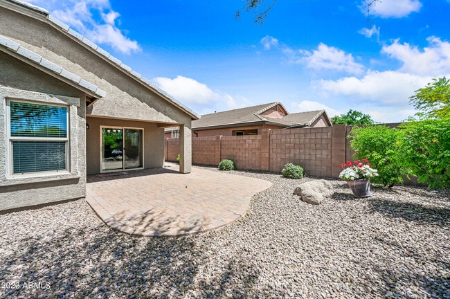 2209 E Hazeltine Way in Gilbert, AZ - Building Photo - Building Photo