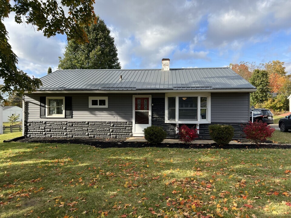 815 E Sandusky Ave in Bellefontaine, OH - Building Photo