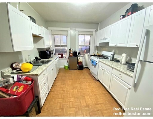 447 Park Dr, Unit 1A in Boston, MA - Building Photo - Building Photo