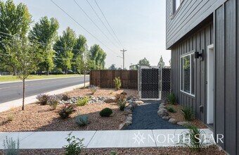 3040 SW Obsidian Ave in Redmond, OR - Building Photo - Building Photo