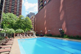 1090 N Dearborn St in Chicago, IL - Building Photo - Building Photo