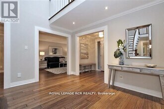 5 Tannery Creek Crescent in Aurora, ON - Building Photo - Building Photo