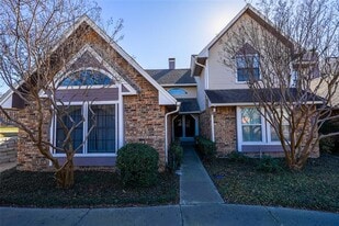 2800 Keller Springs Rd in Carrollton, TX - Building Photo