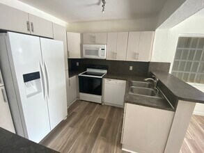 6256 SW 14th St in West Miami, FL - Building Photo - Building Photo