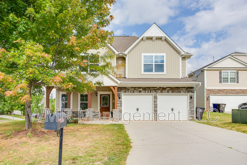 1594 Cavendish Ct in Kernersville, NC - Foto de edificio