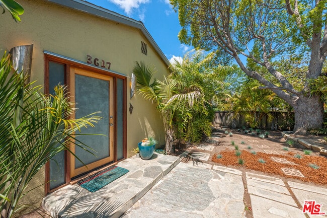 3617 Maplewood Ave in Los Angeles, CA - Building Photo - Building Photo