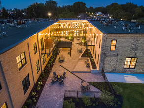 Sligh Town Homes and Apartments in Zeeland, MI - Foto de edificio - Building Photo