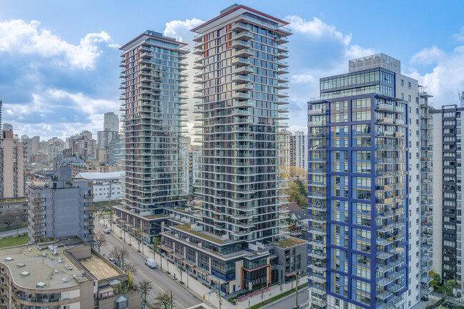 Landmark on Robson in Vancouver, BC - Building Photo - Building Photo