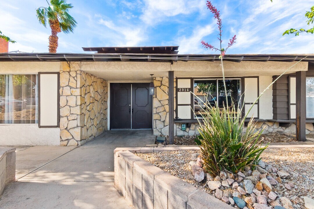 2916 Karen Ave in Las Vegas, NV - Building Photo
