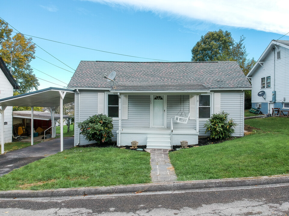 523 Jackson Ave in Pulaski, VA - Building Photo