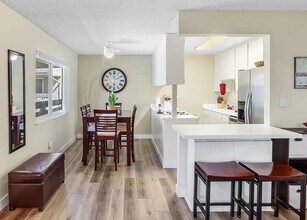 1950 S Palm Canyon Dr in Palm Springs, CA - Building Photo - Building Photo