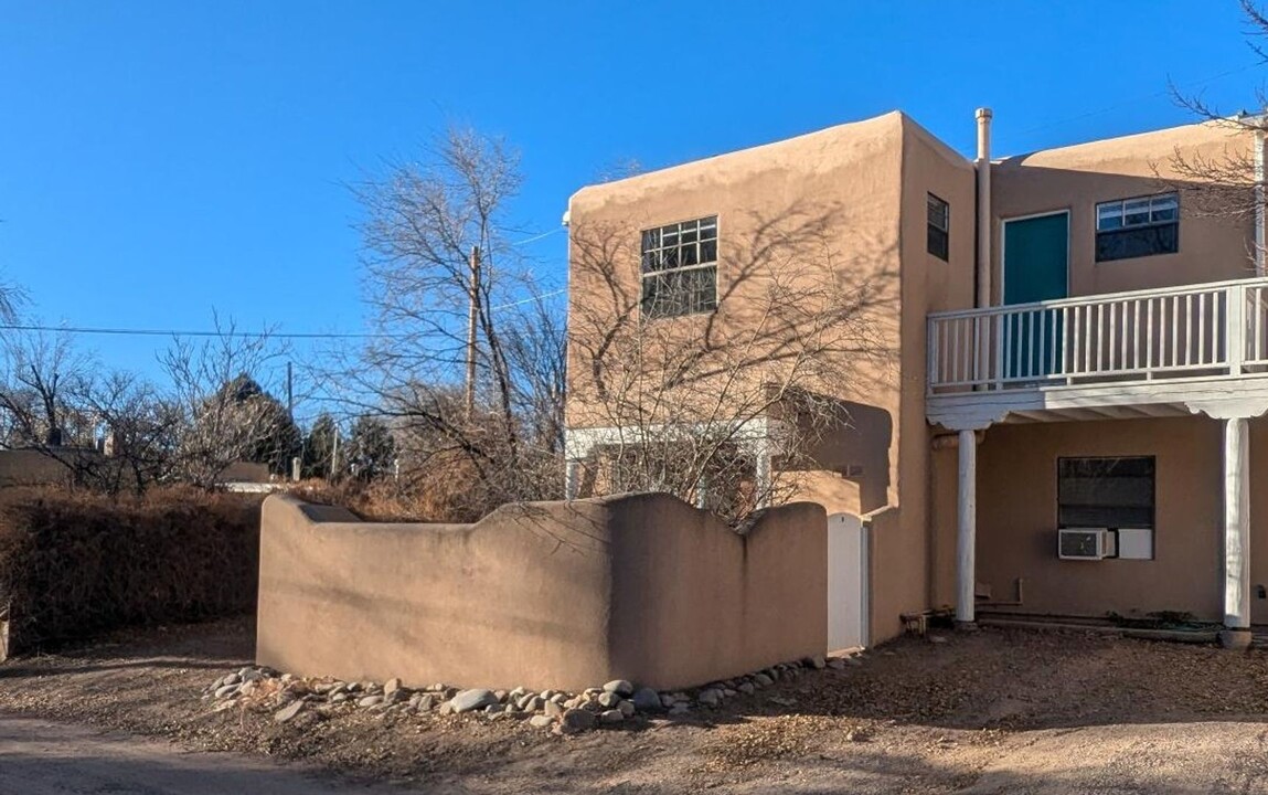 516 Hillside Ave in Santa Fe, NM - Building Photo