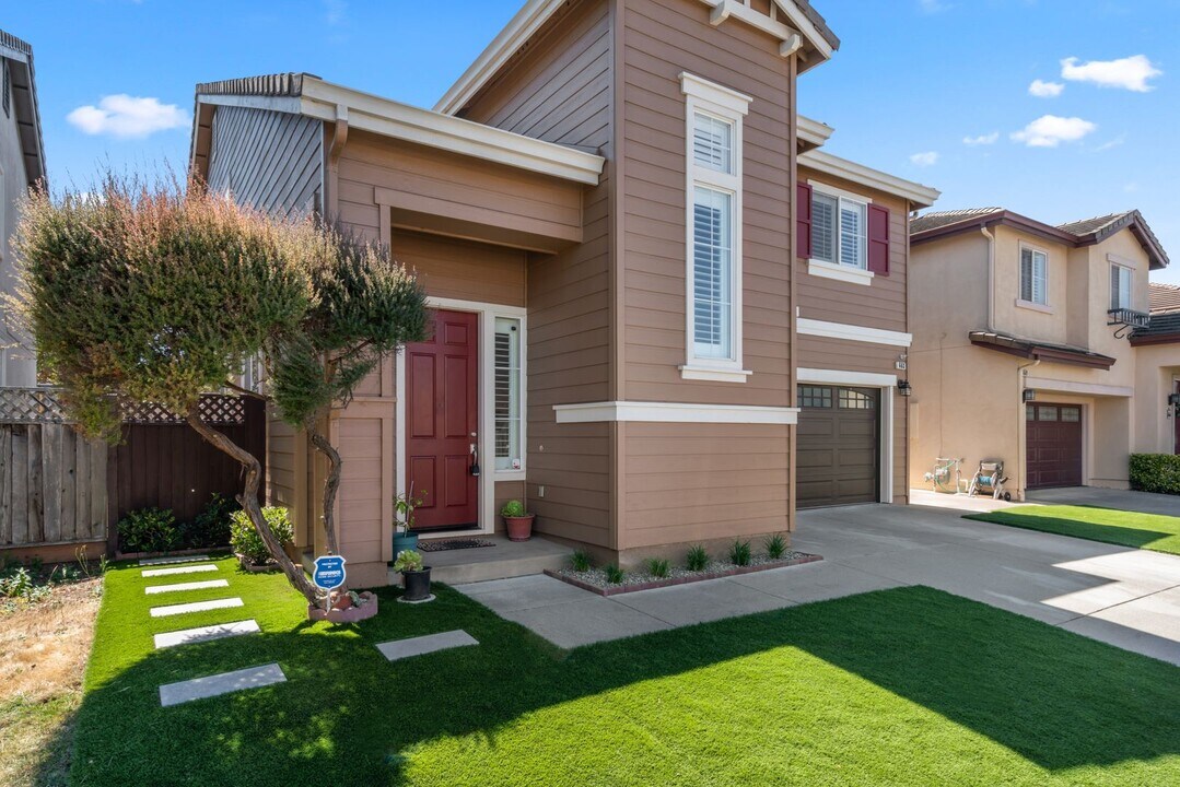 663 Railroad Ave in South San Francisco, CA - Building Photo