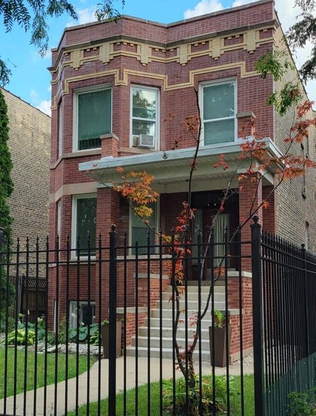 property at 4445 W Altgeld St
