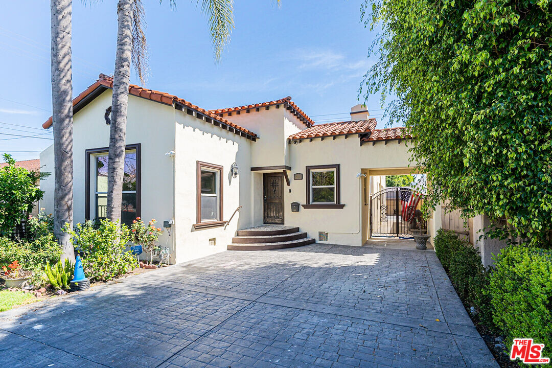 422 S CLARK Dr in Beverly Hills, CA - Building Photo