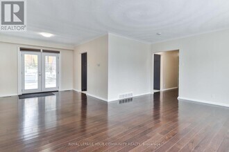 20 Burnview Crescent in Toronto, ON - Building Photo - Building Photo