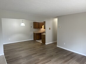 1544 Cedarwood Dr, Unit 358 in Westlake, OH - Building Photo - Building Photo