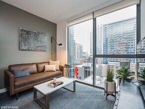 355 W Hubbard St in Chicago, IL - Building Photo - Building Photo