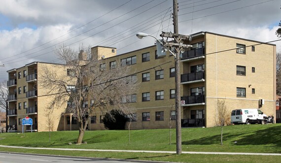 1817 VICTORIA APARTMENTS in Toronto, ON - Building Photo - Building Photo