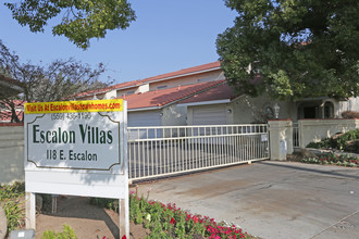 Escalon Villas in Fresno, CA - Building Photo - Building Photo