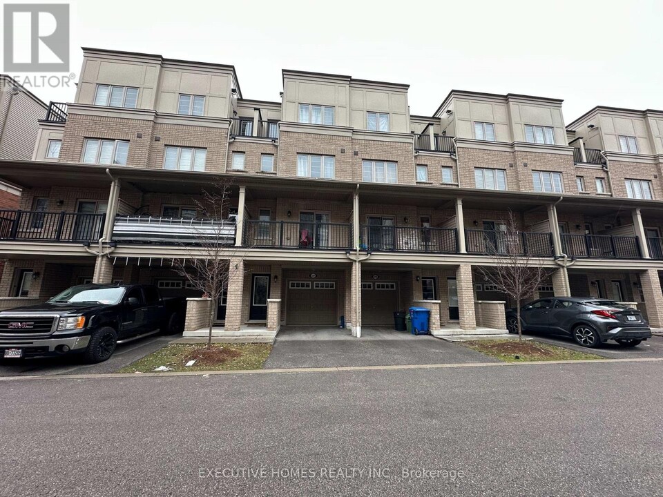 2294-2294 Chevron Prince Path in Oshawa, ON - Building Photo