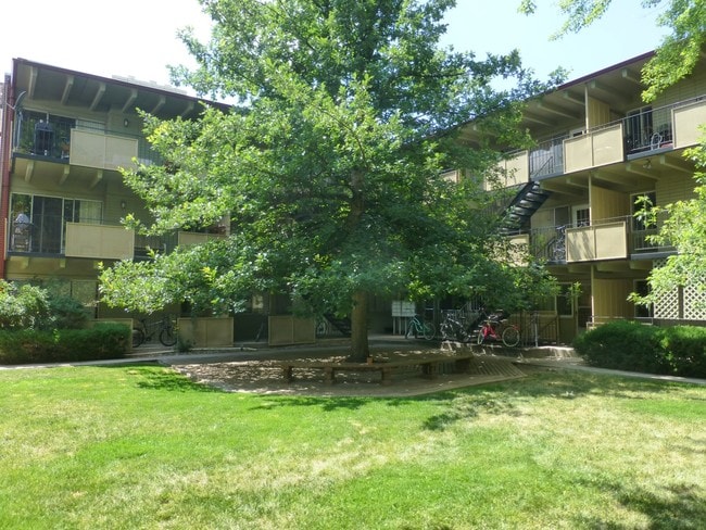 property at 2401 S Gaylord St