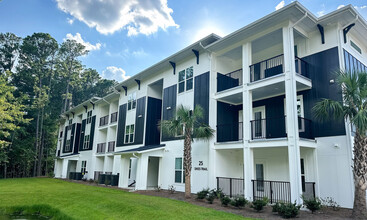 The Elle in Bluffton, SC - Building Photo - Building Photo