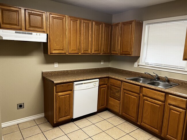 106 Parkland St in Pittsburg, TX - Building Photo - Building Photo