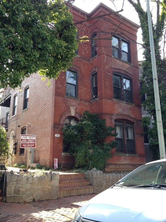 329 E St SE, Unit 1 in Washington, DC - Building Photo