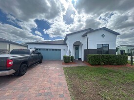 901 Vicenza St in St. Cloud, FL - Building Photo