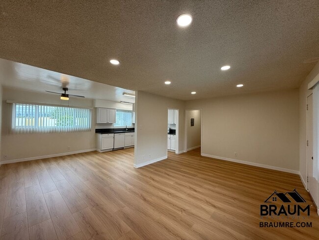 13129 Oxnard St