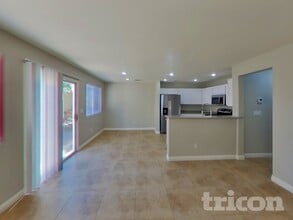 977 Medina De Leon Ave in Henderson, NV - Building Photo - Building Photo