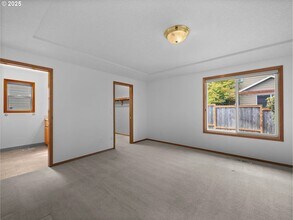 15517 SE Bybee Dr in Portland, OR - Building Photo - Building Photo