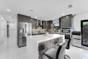 10364 SW 6th St in Miami, FL - Building Photo