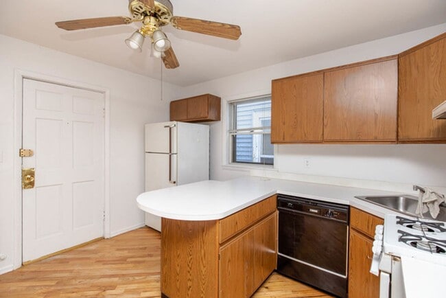 property at 3039 N Southport Ave
