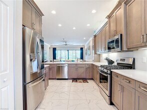 4310 Aurora St in Naples, FL - Building Photo - Building Photo
