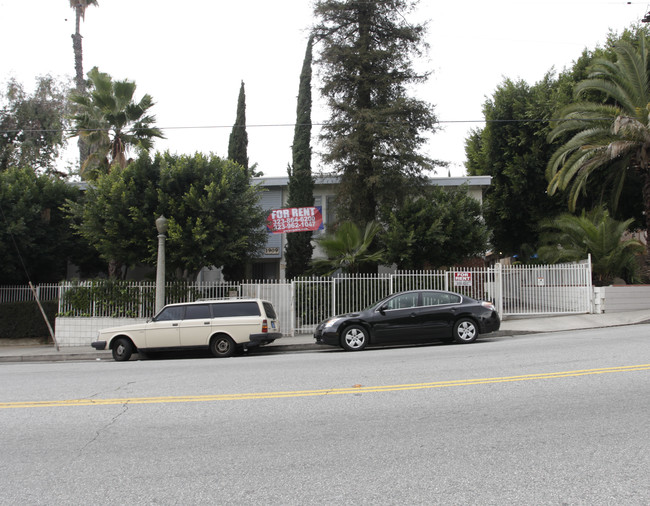 Beachwood Apartments in Los Angeles, CA - Building Photo - Building Photo