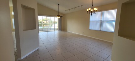 1700 Arash Cir in Port Orange, FL - Foto de edificio - Building Photo