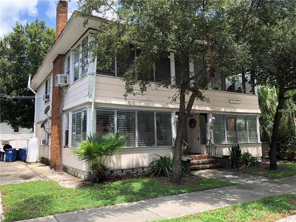 940 6th St N in St. Petersburg, FL - Building Photo